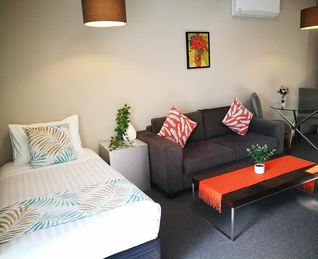 Belmont Motor Motel 4*