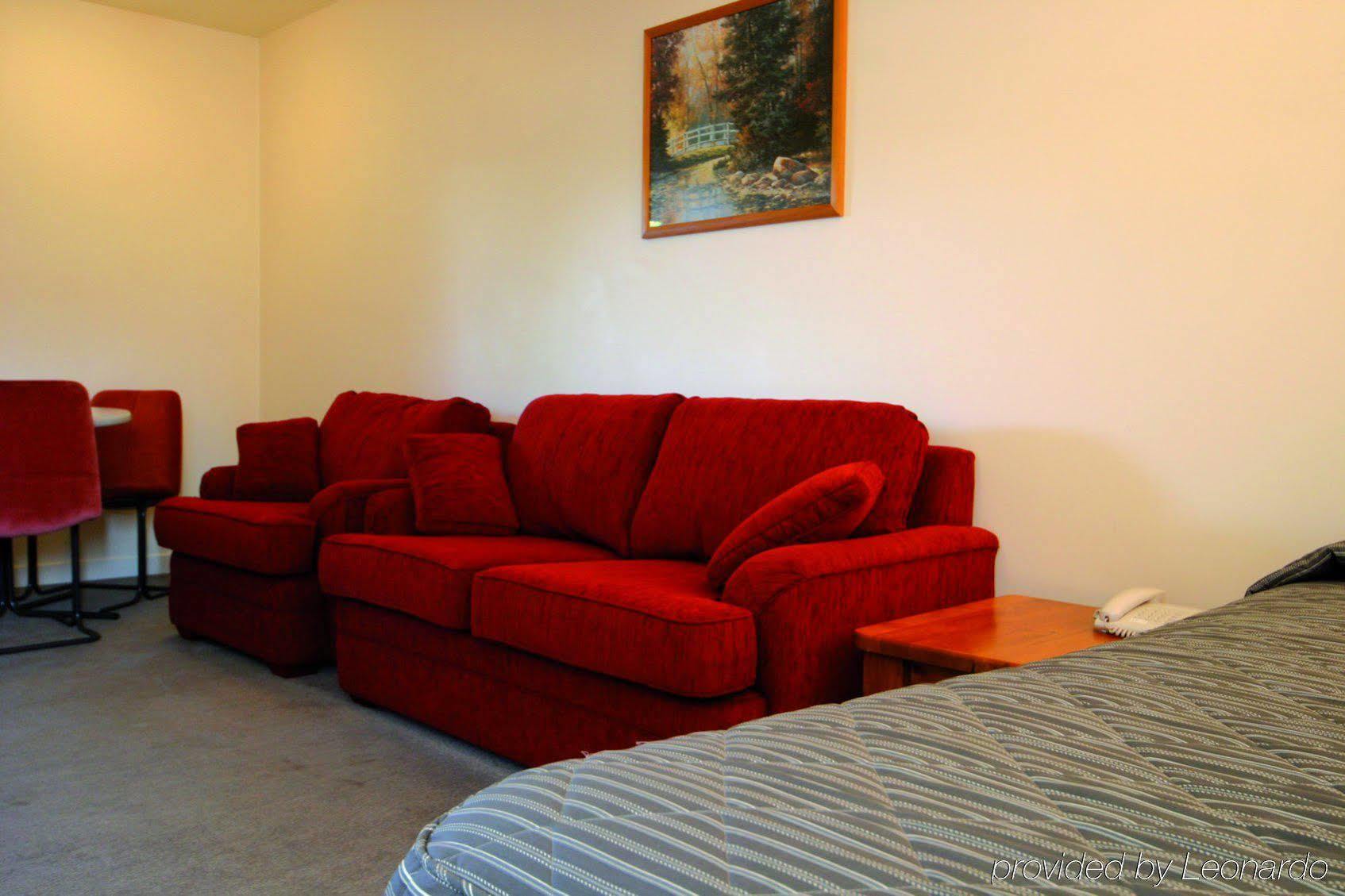 Belmont Motor Motel 4*