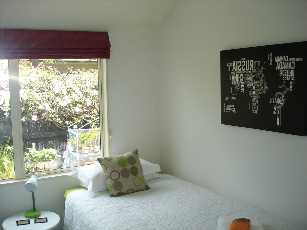 Bed & Breakfast The White House 4*