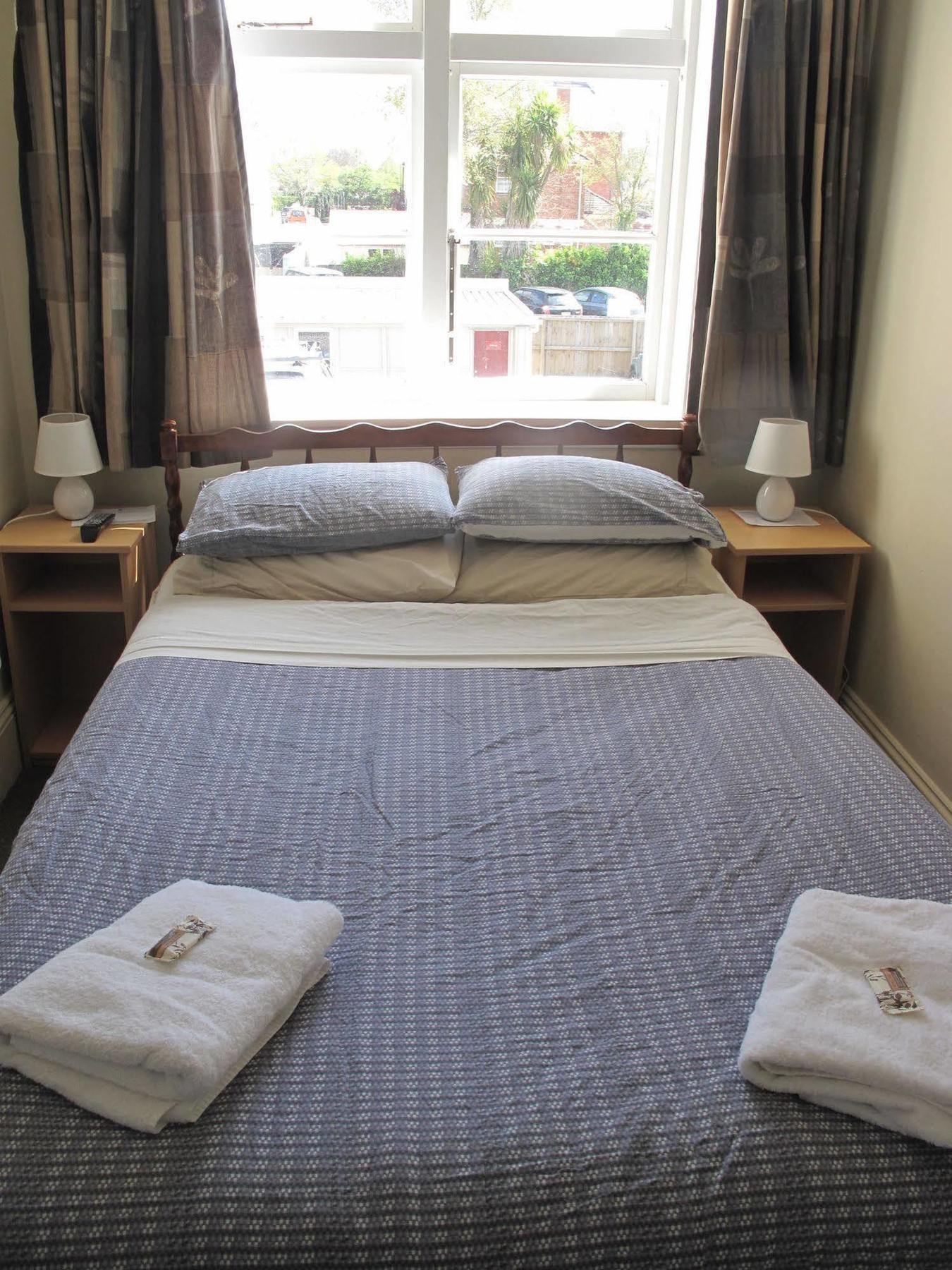 Dorset House Backpackers *