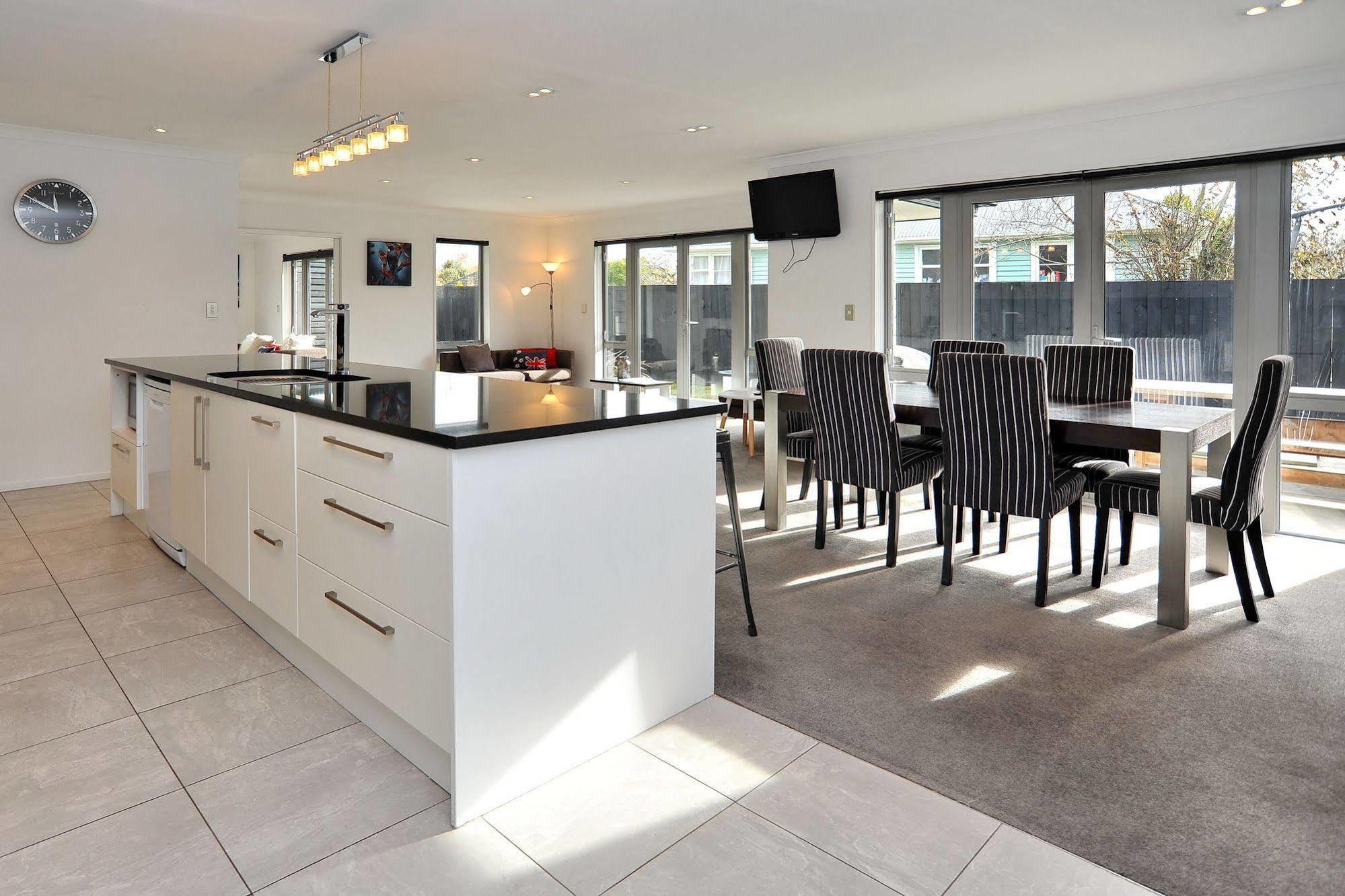 Holiday home Ilam Villa - Christchurch Holiday Homes *