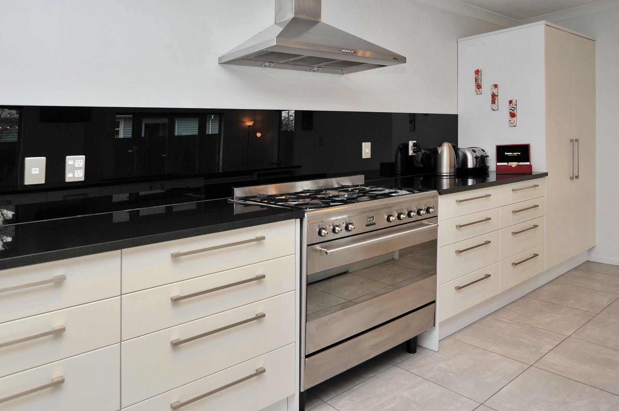 Holiday home Ilam Villa - Christchurch Holiday Homes *