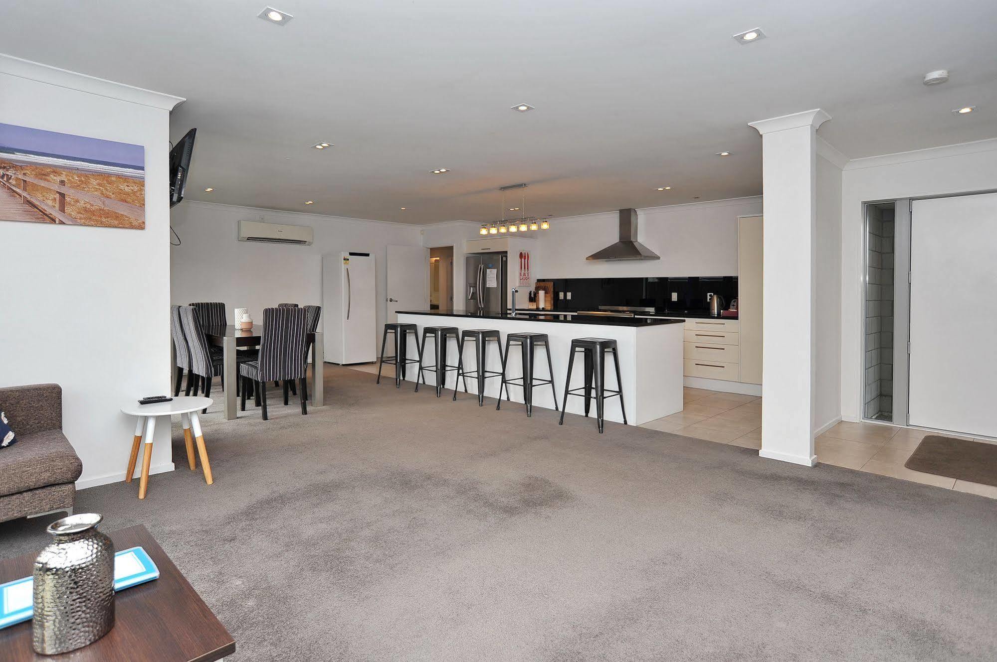 Ilam Villa - Christchurch Holiday Homes *