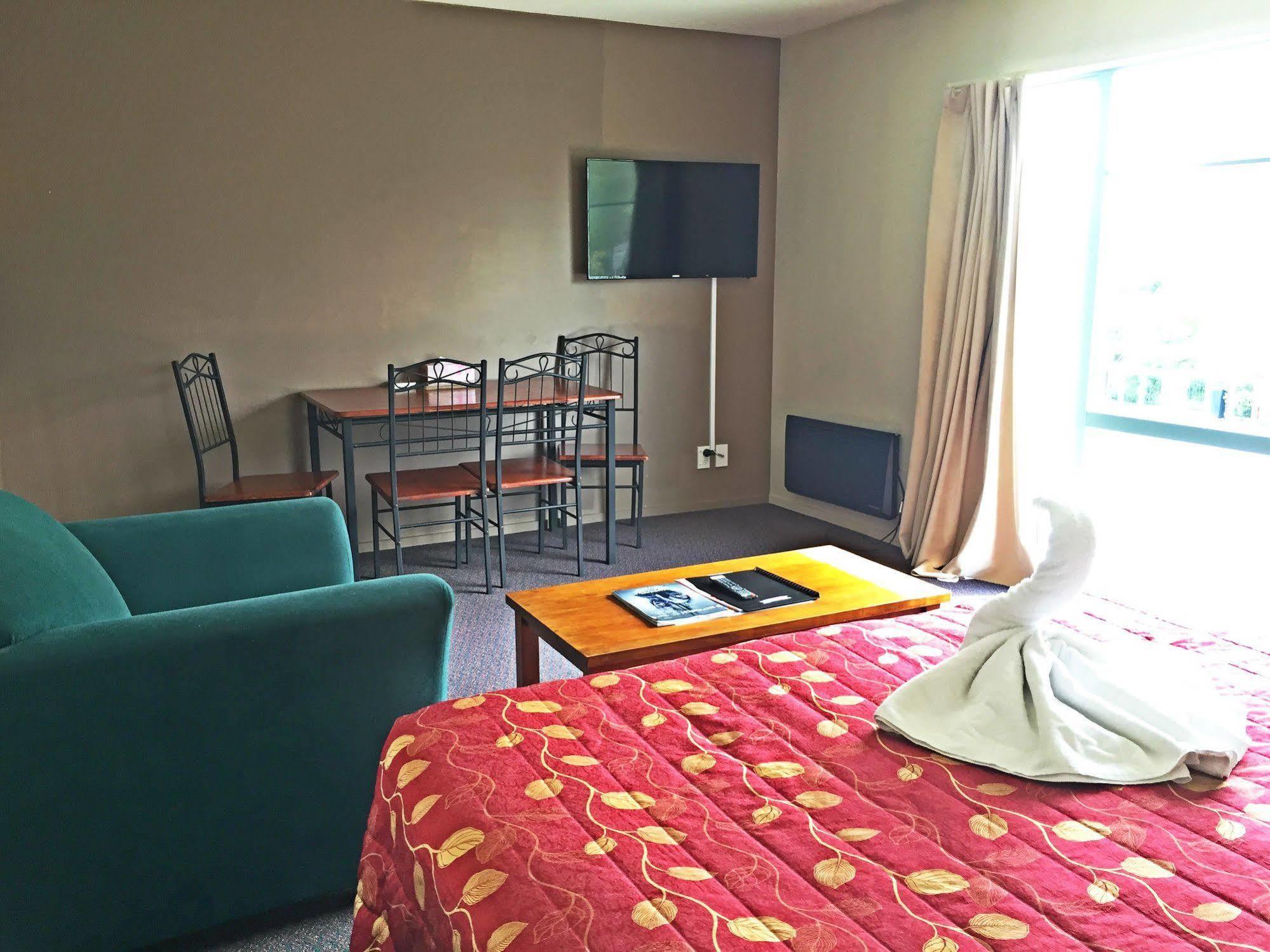 Papanui Court Motel 4*