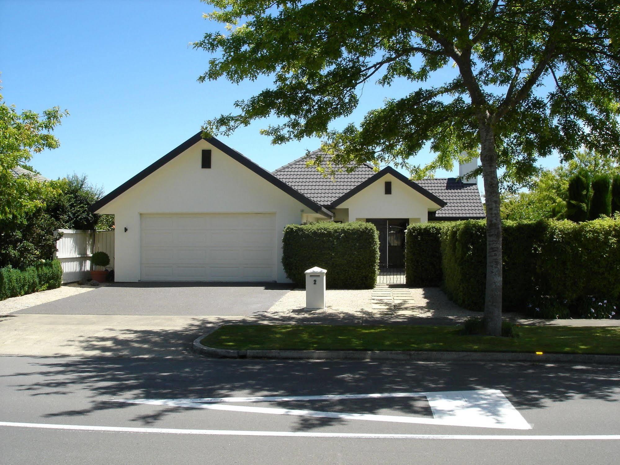The White House 4* Christchurch