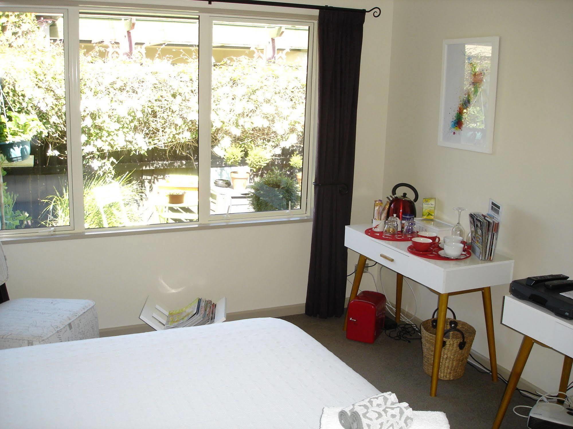 Bed & Breakfast The White House Christchurch