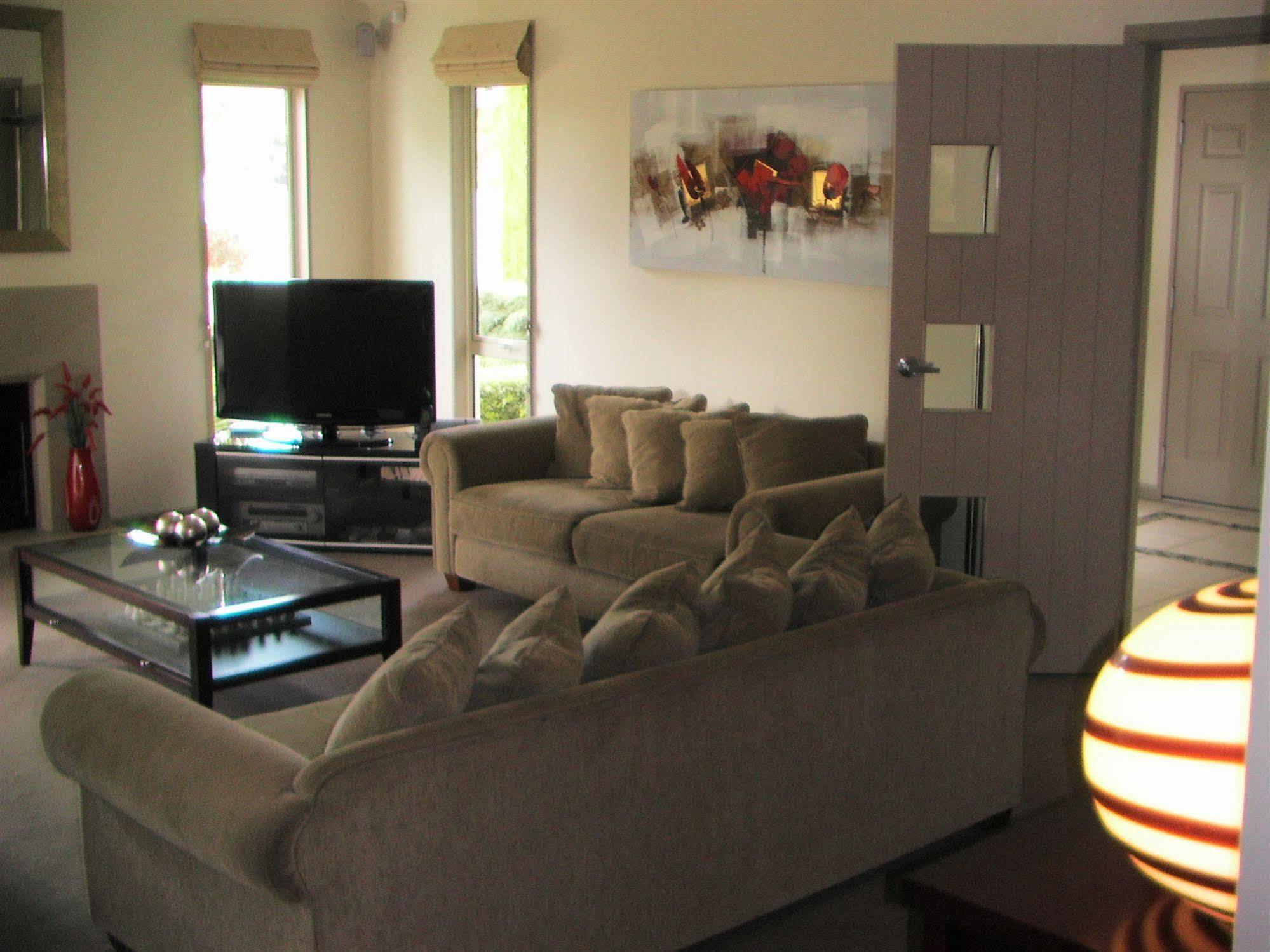 The White House Bed & Breakfast Christchurch