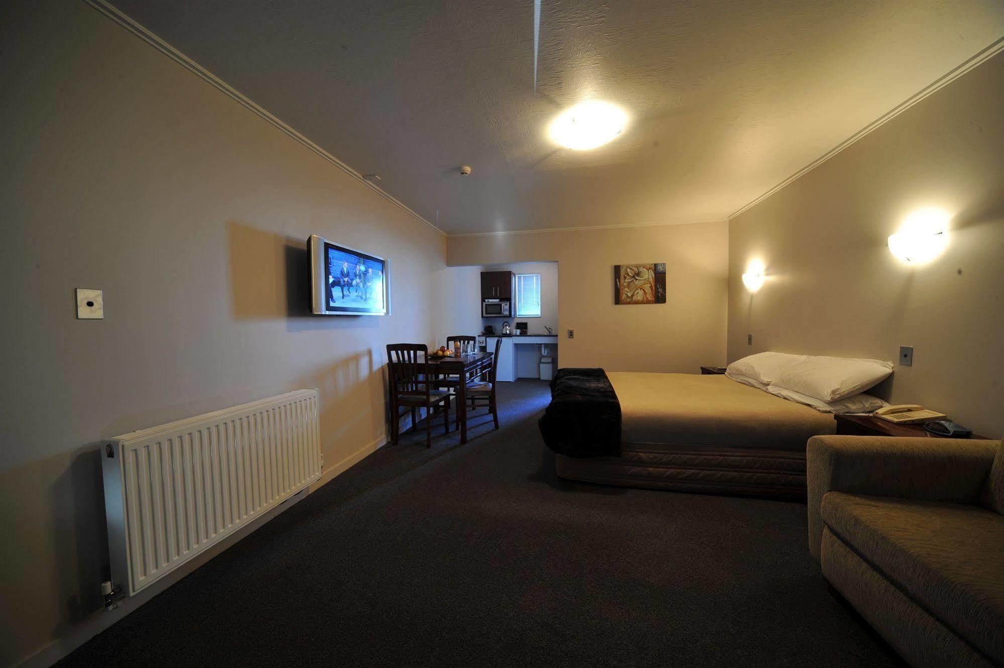 Motel City Central Motel Apartments 4*