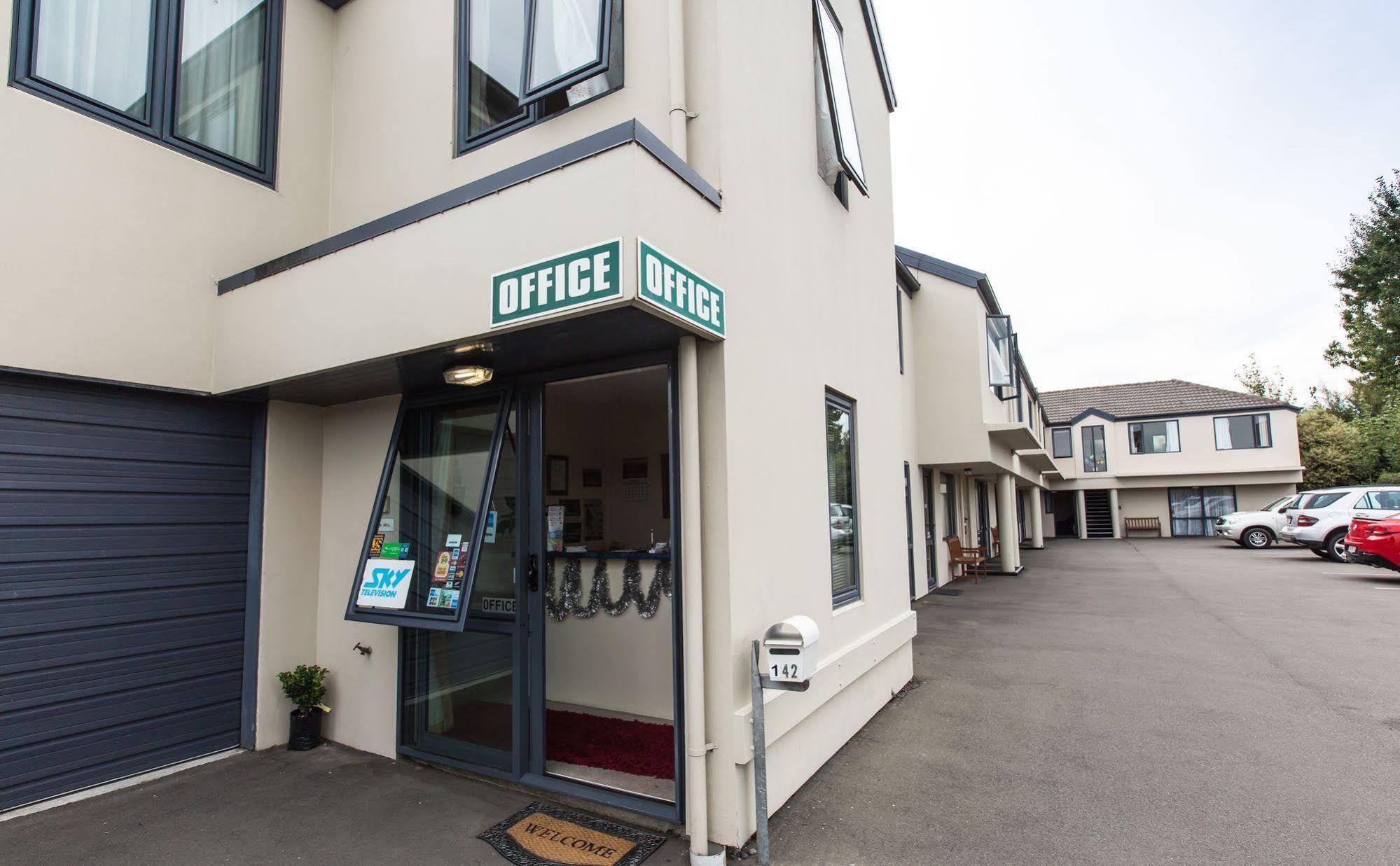 Riccarton Mall Motel 4*