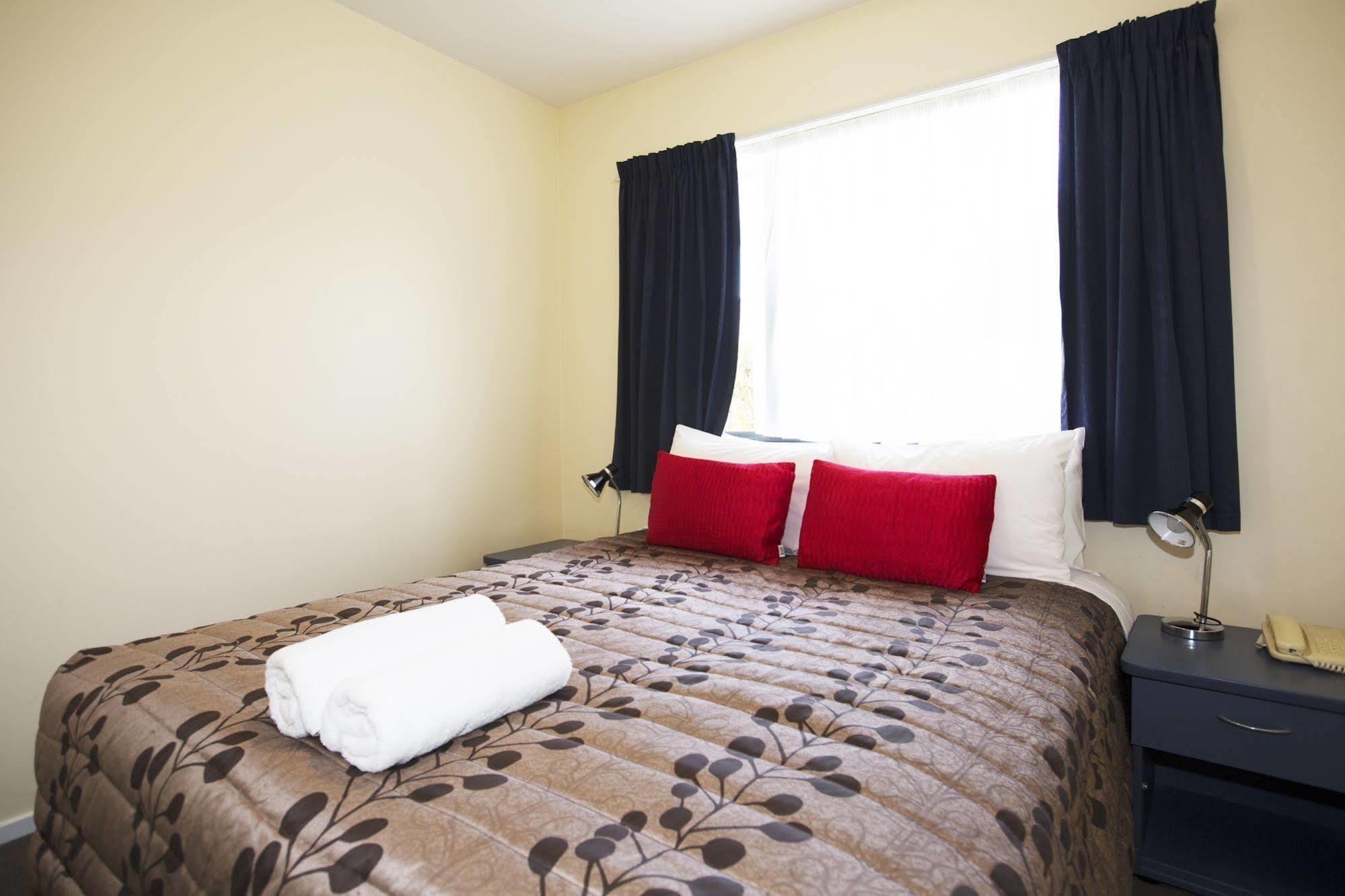 Riccarton Mall Motel 4*