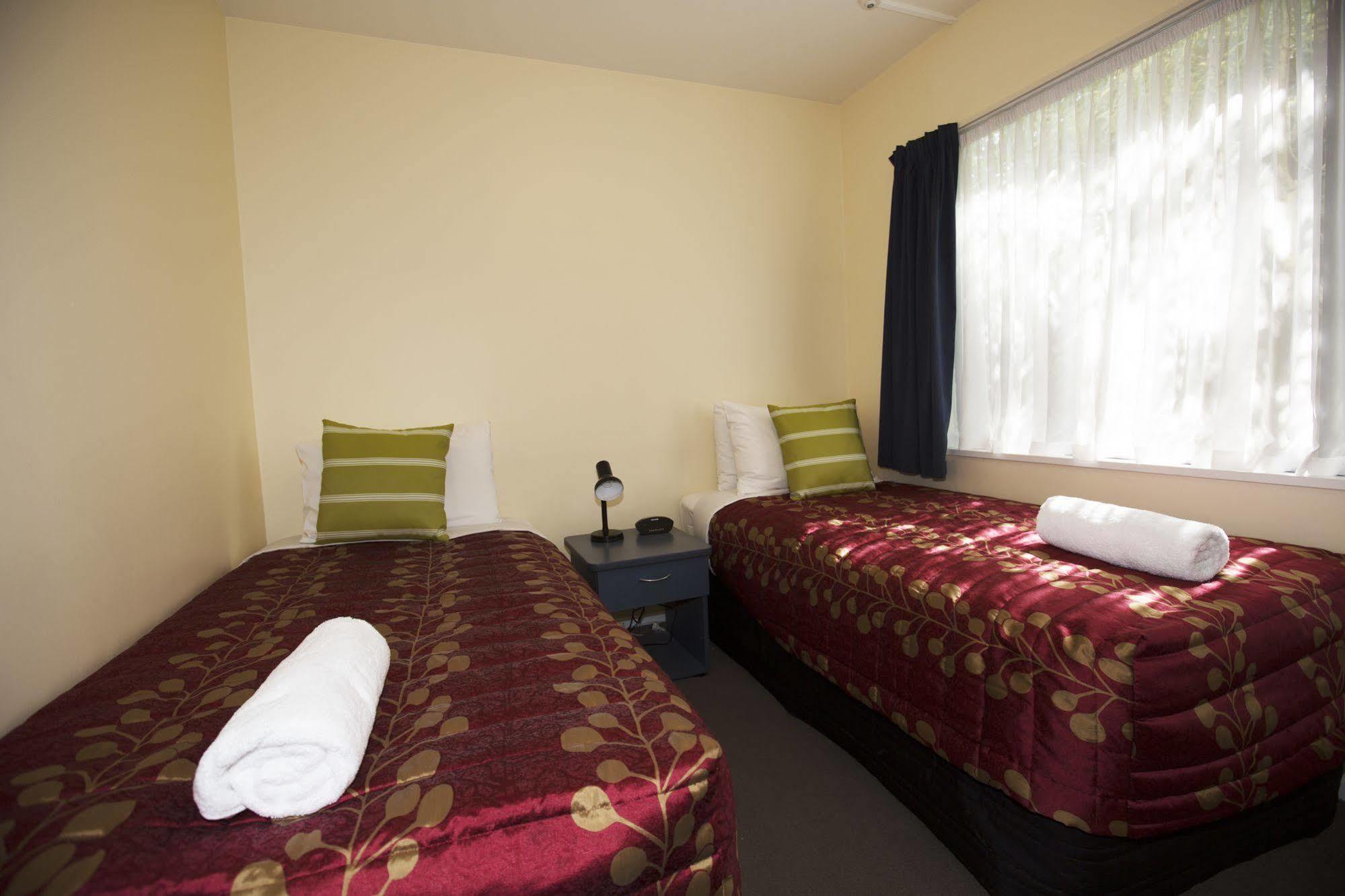 Riccarton Mall Motel 4*