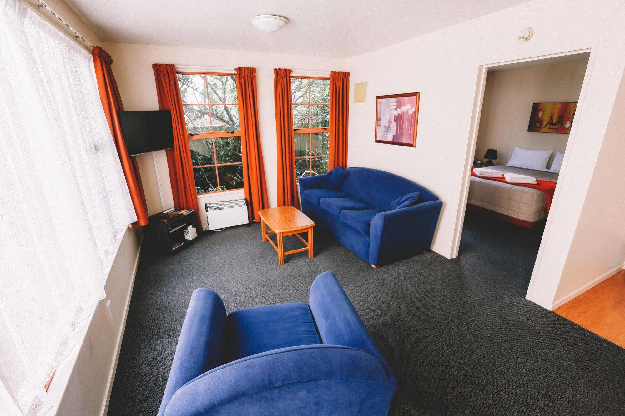 Addington Stadium Motel 4*