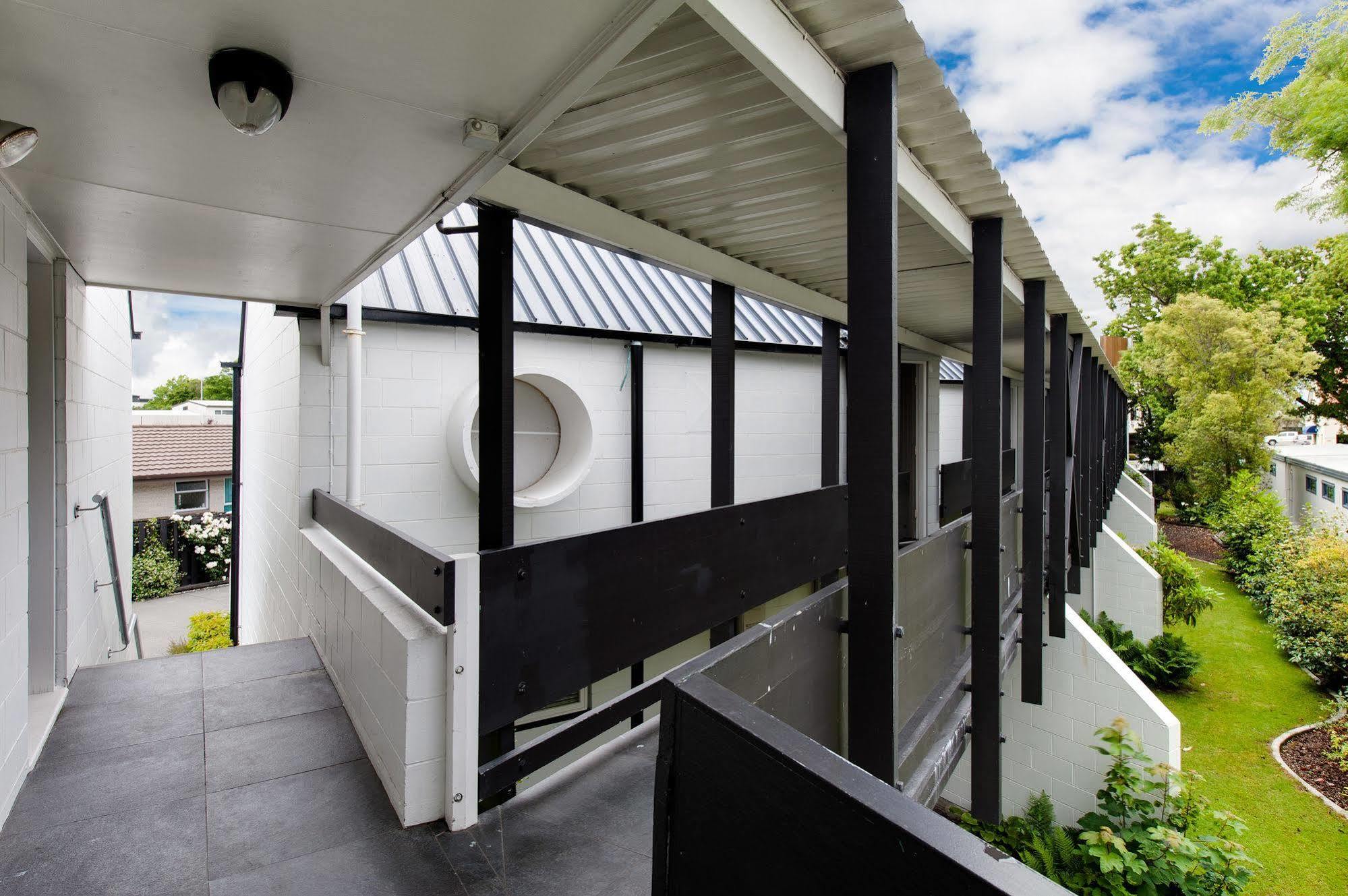 Belmont Motor Motel 4*