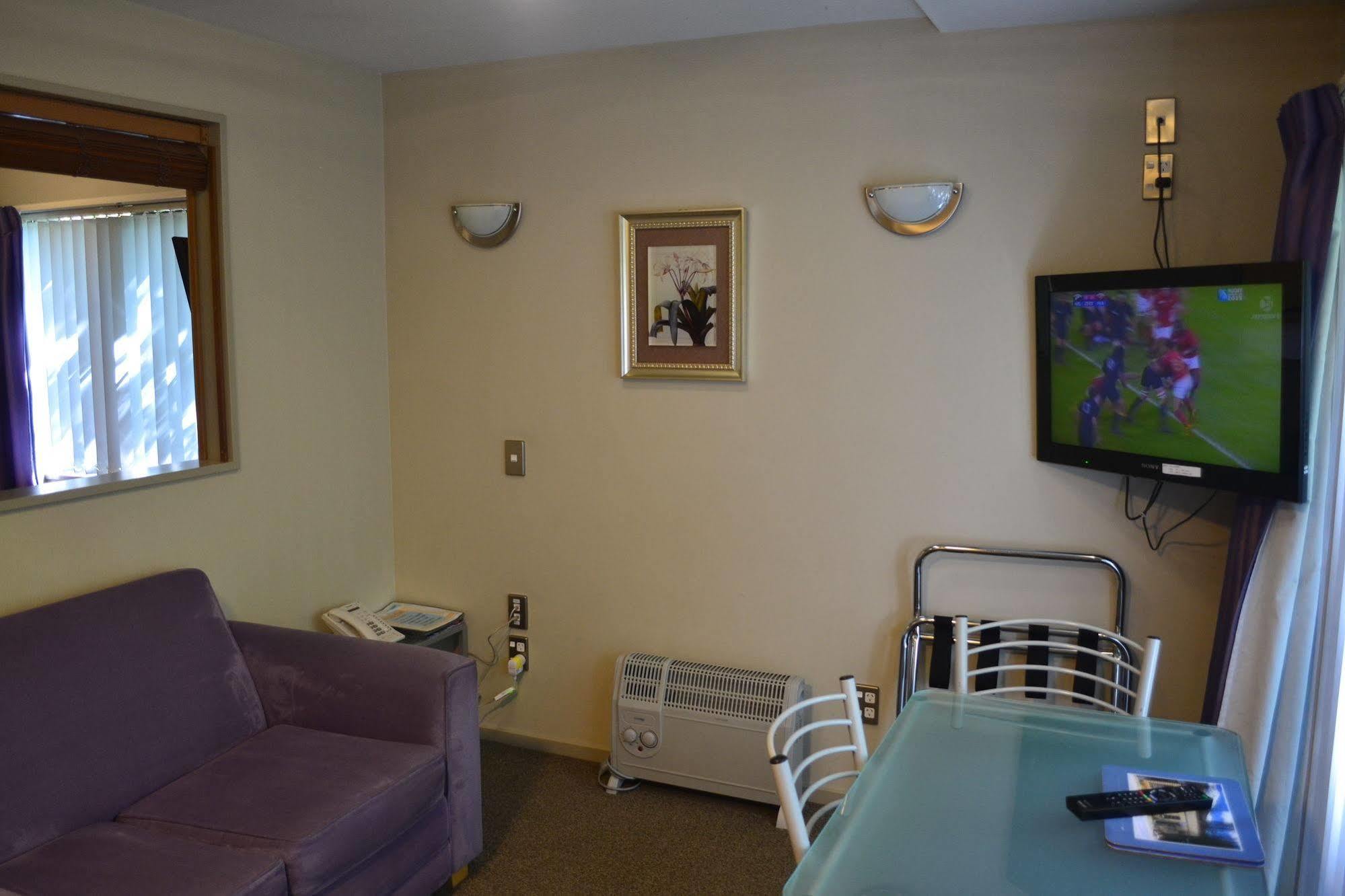 Athena Motel 4*