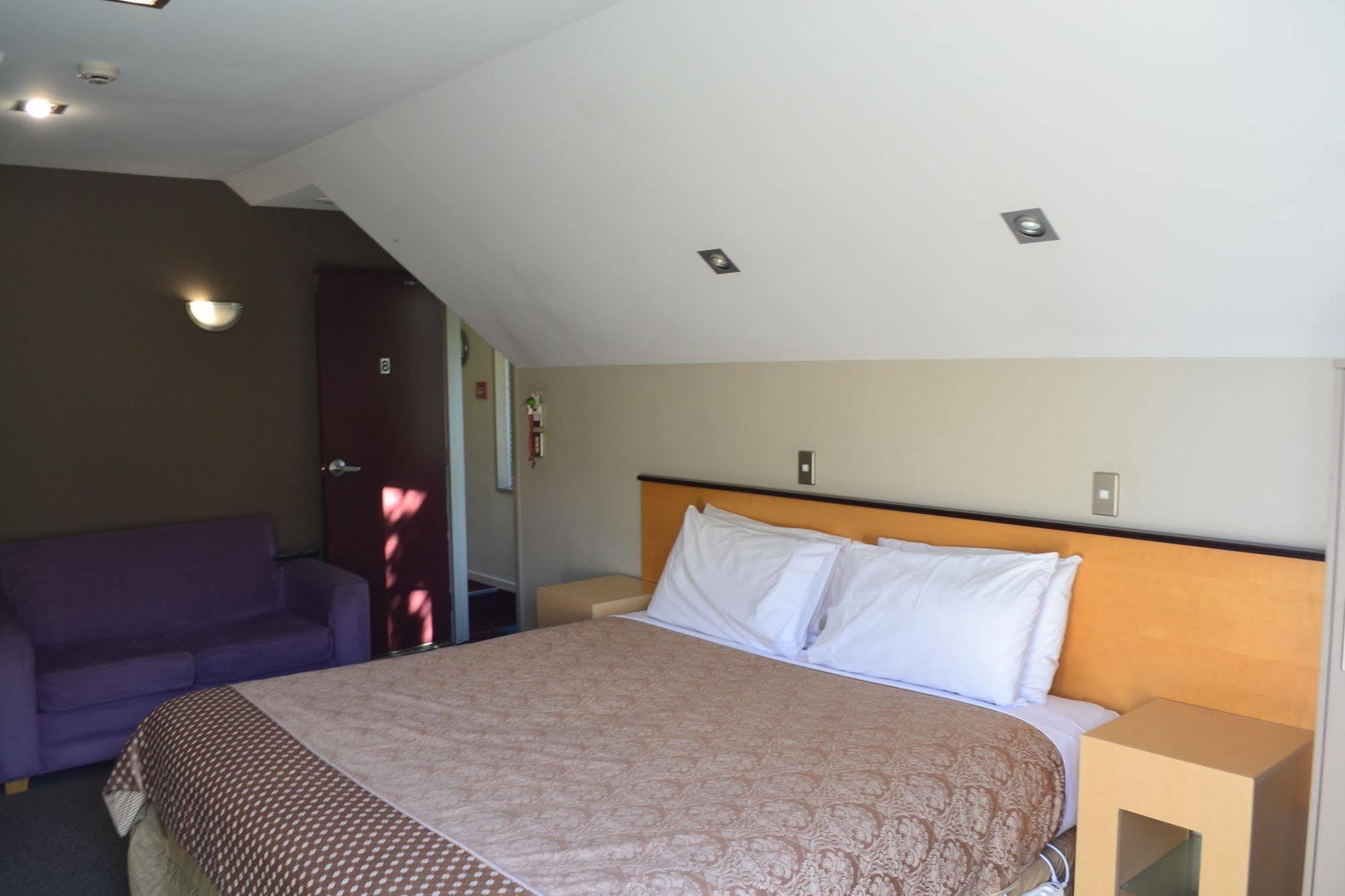 Athena Motel