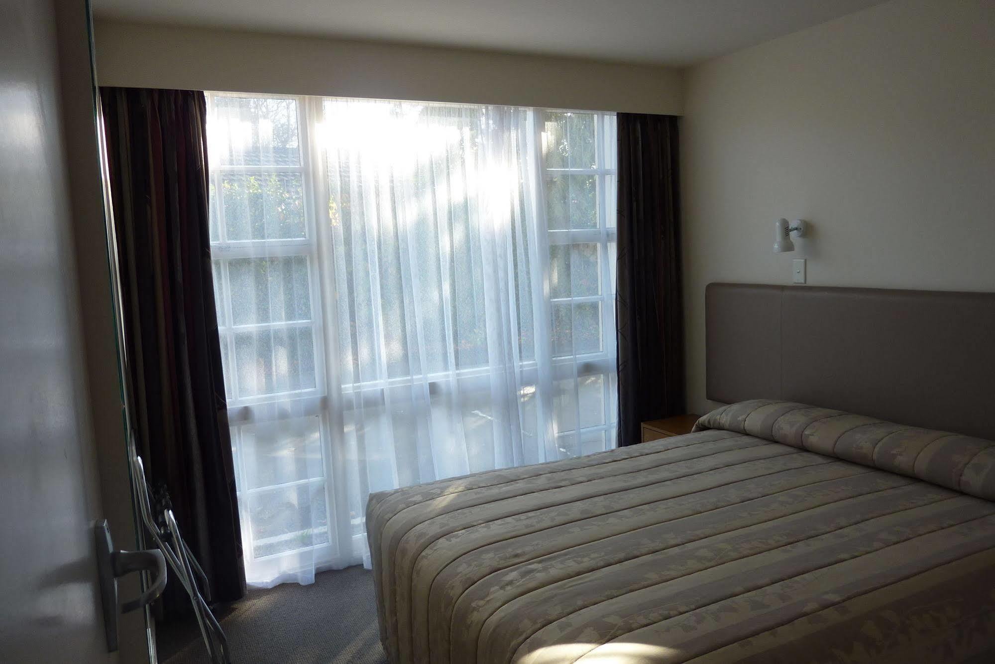 Colonial Motel 3*