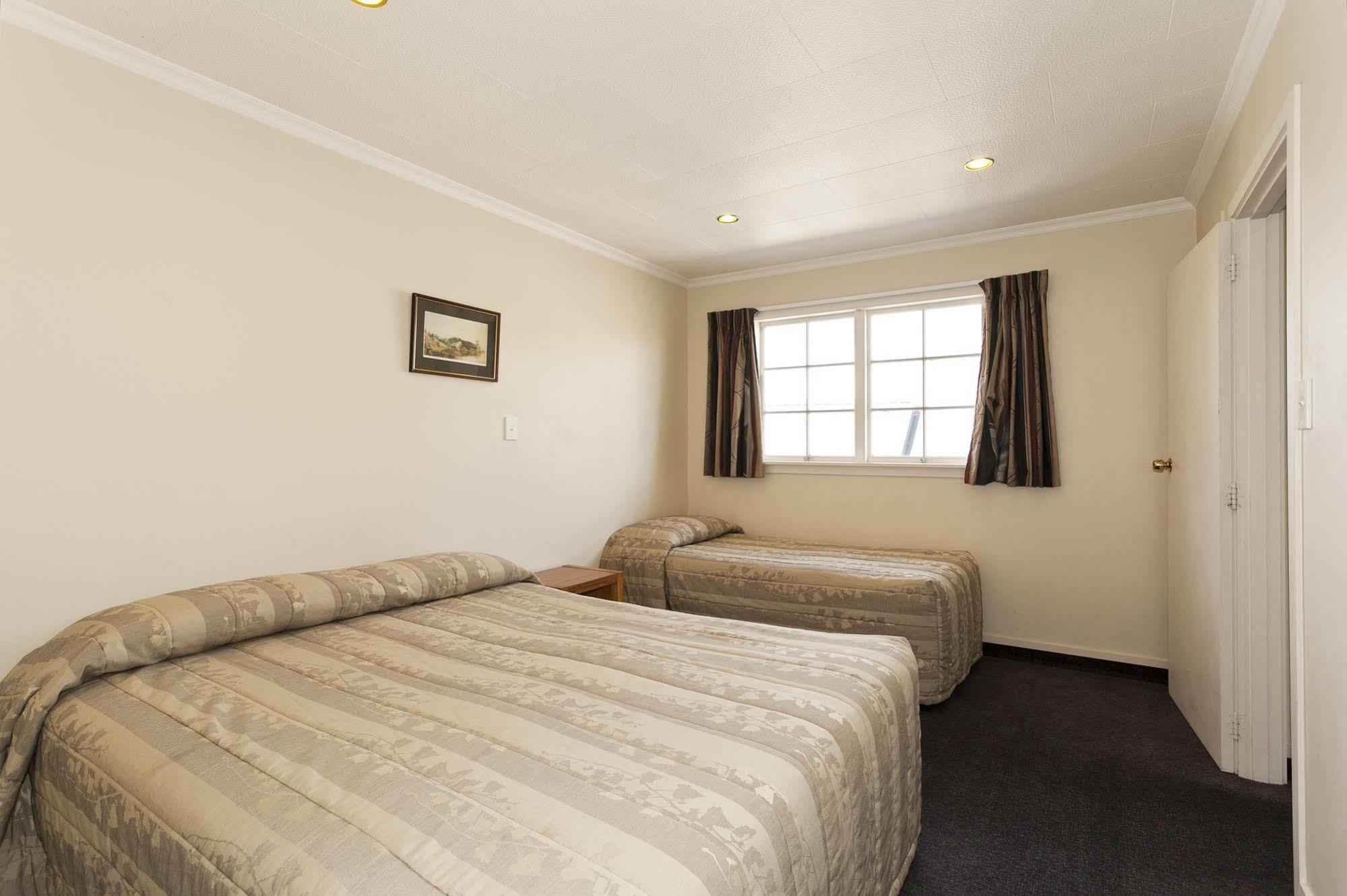 Colonial Motel 3*