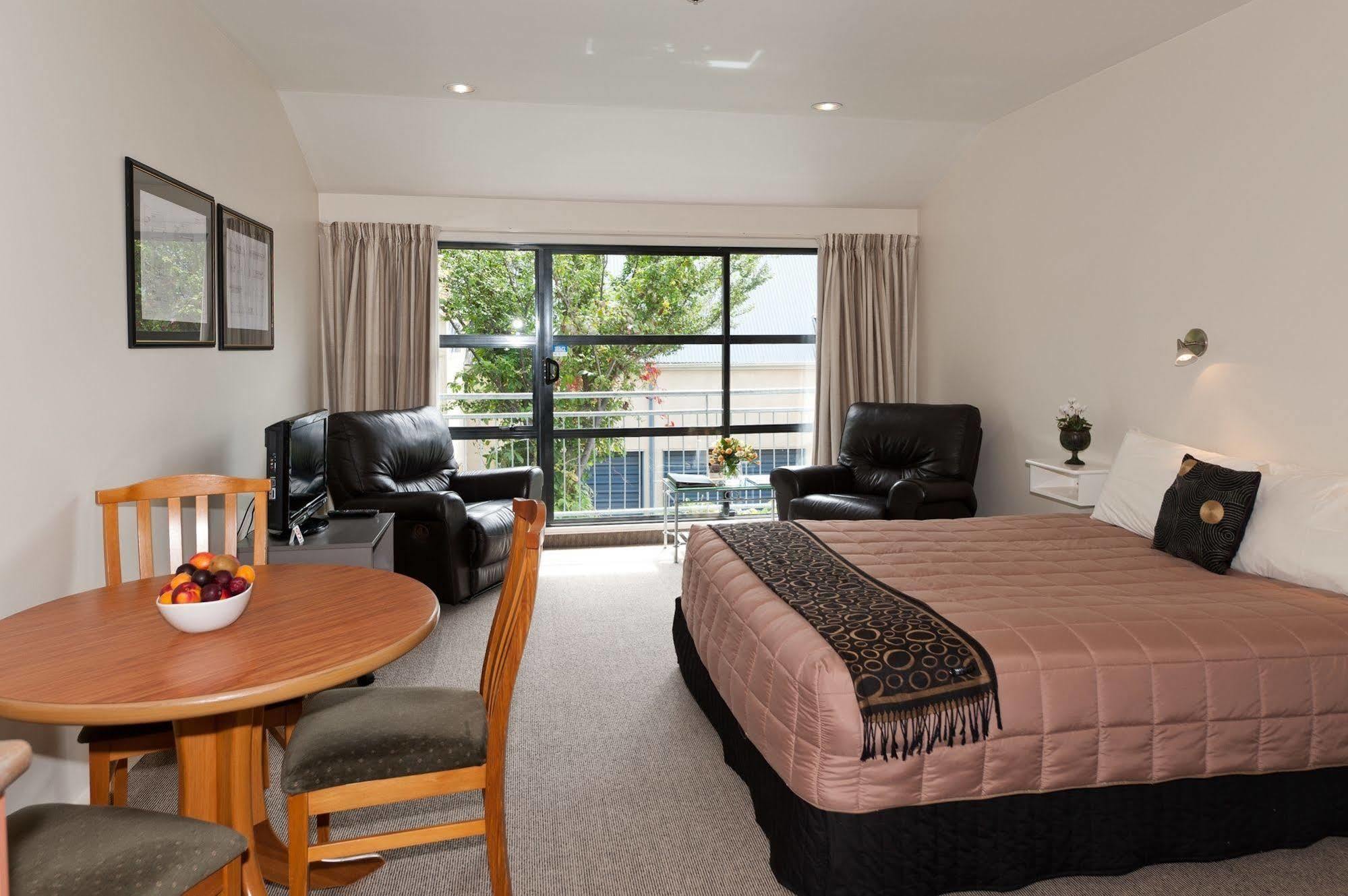 Country Glen Motel 4*