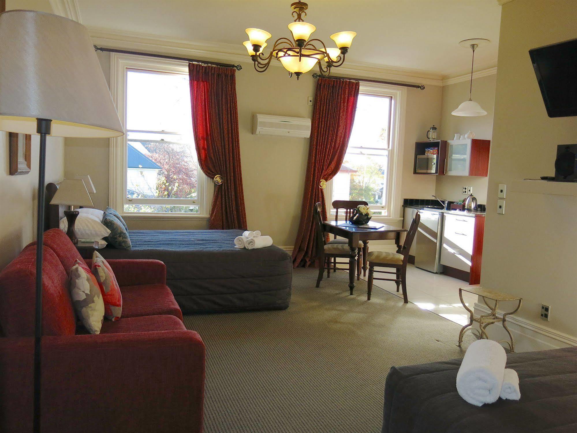 Merivale Manor 4*