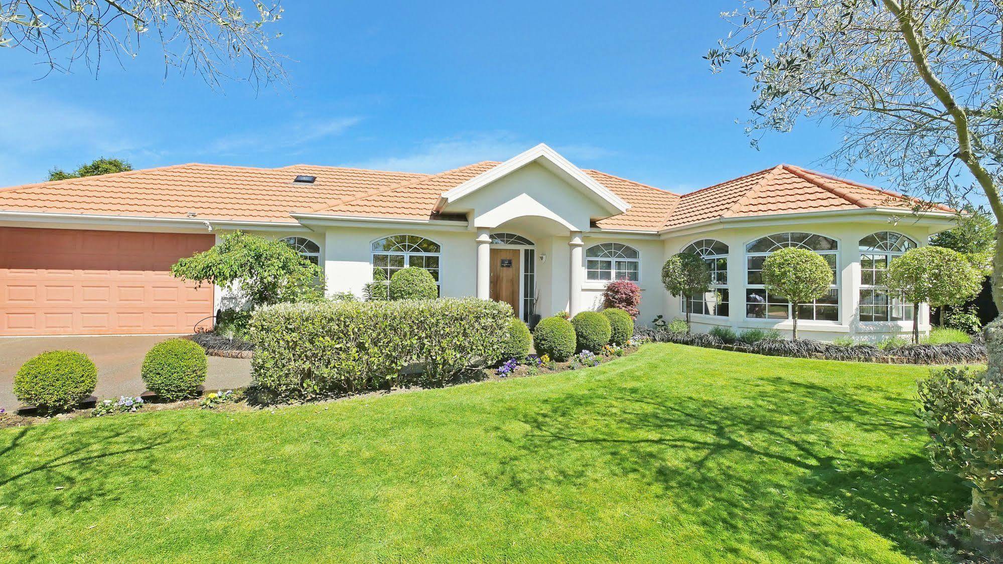 Olive House Bed & Breakfast 4*