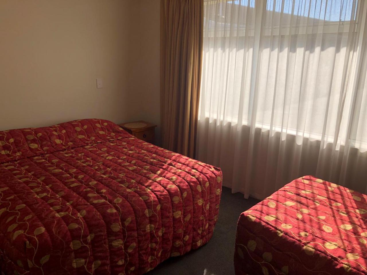 Middlepark Motel