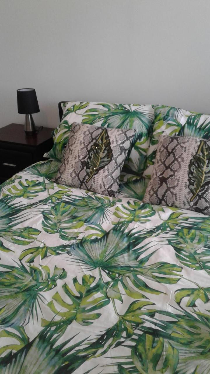 Close To Airport, Quality For Groups And Families Holiday home *