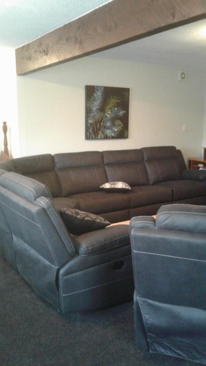 Close To Airport, Quality For Groups And Families * Christchurch