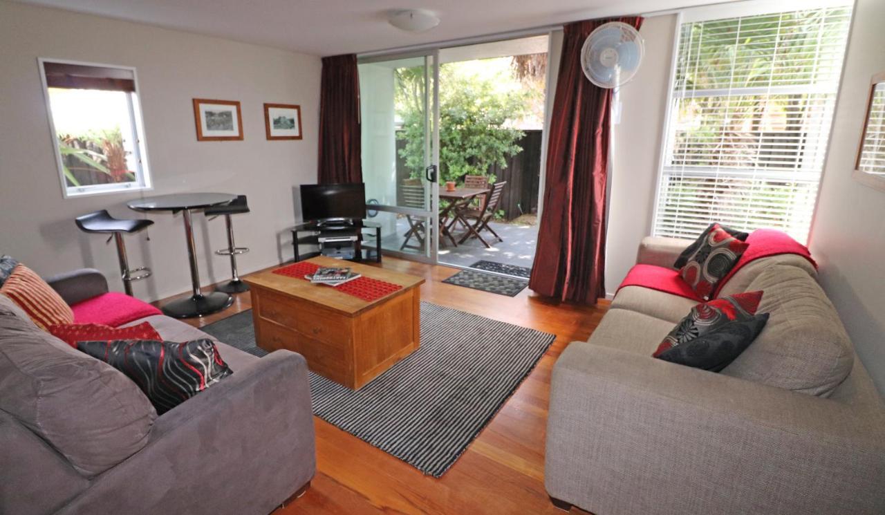 Sumner Bay Motel 4*