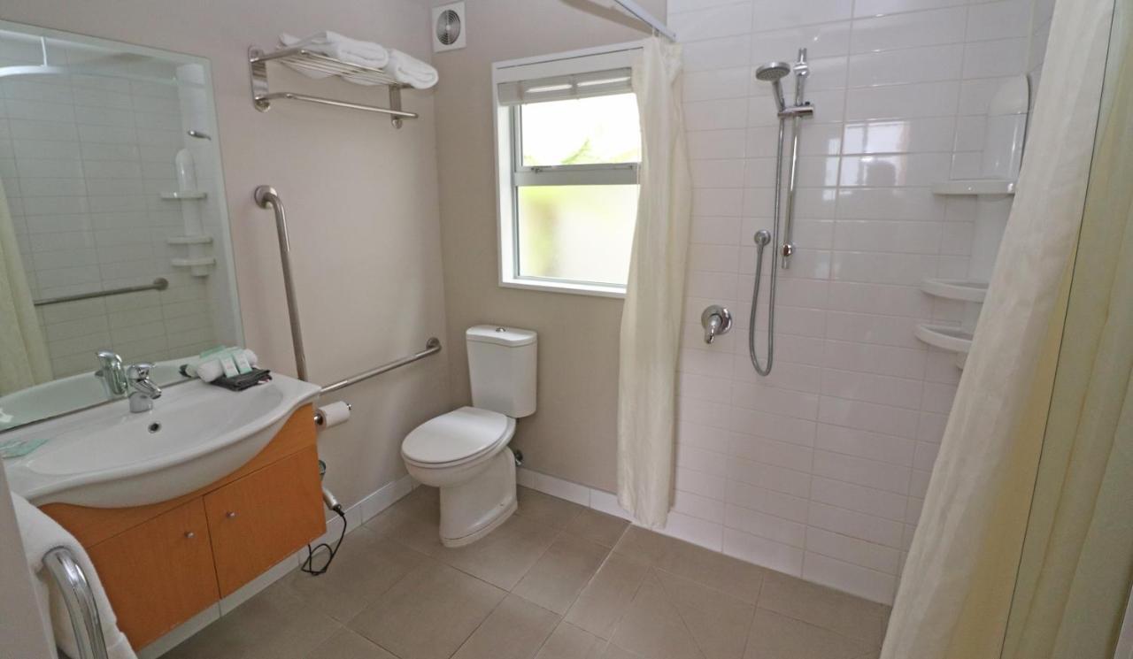 Sumner Bay Motel 4*