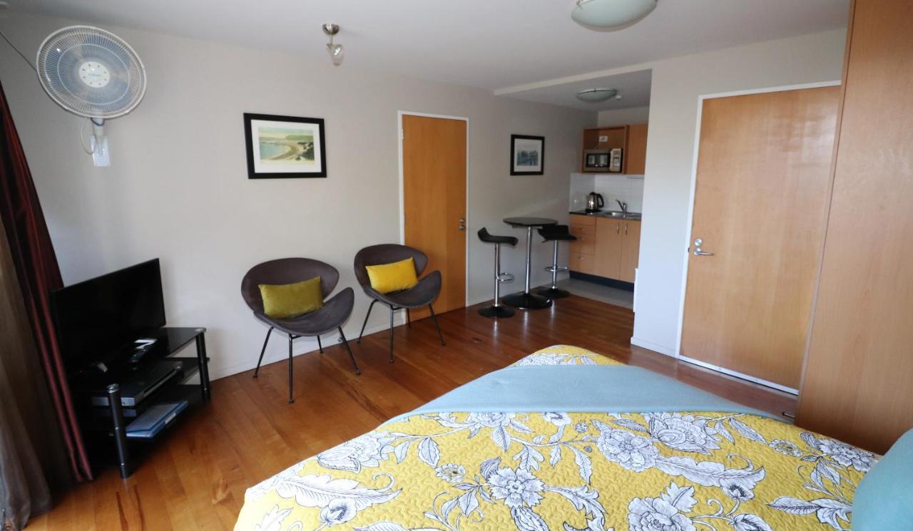 Sumner Bay Motel 4*