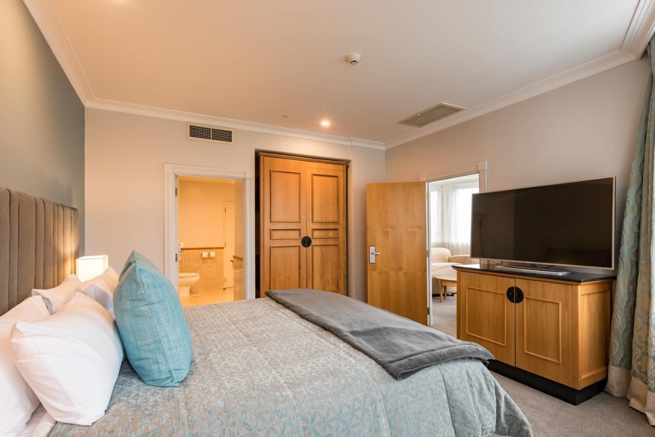 Hotel Distinction