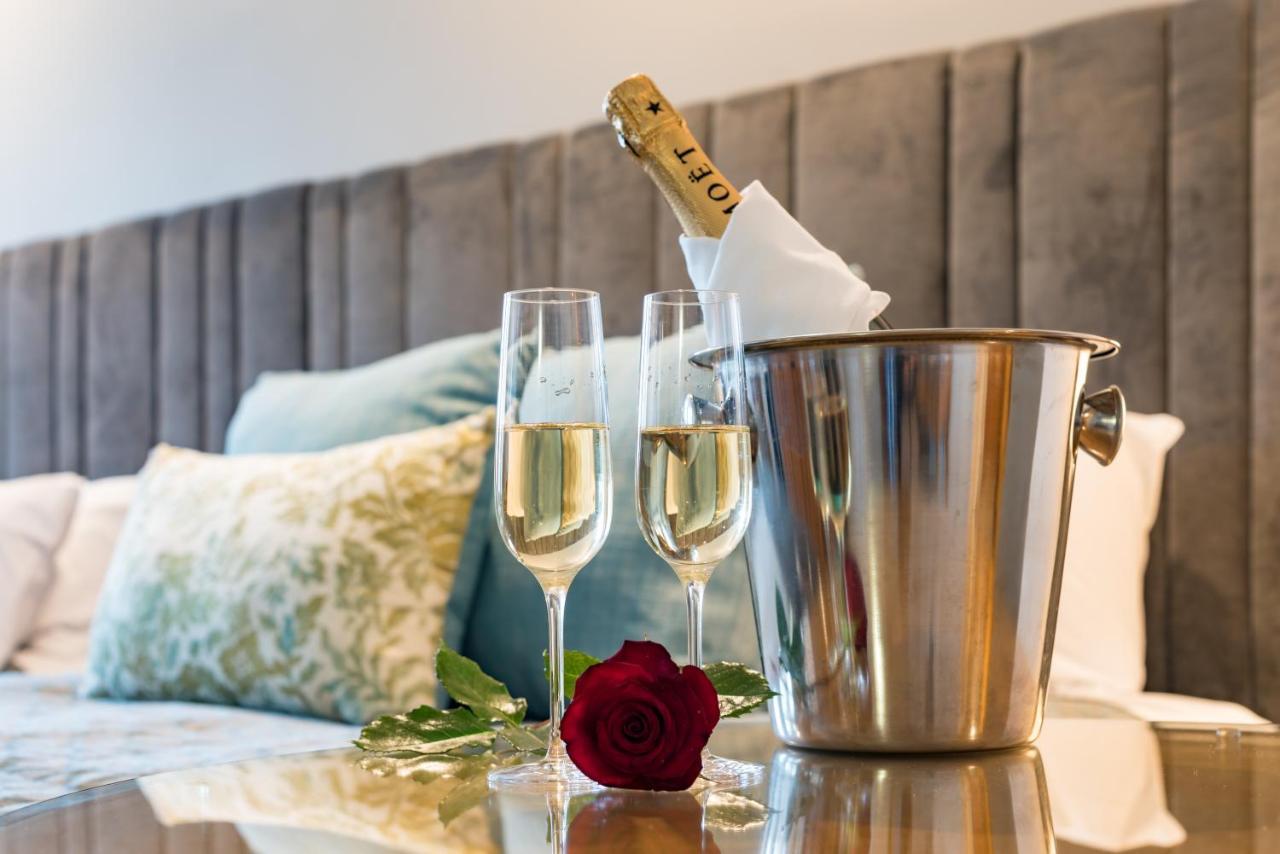 Hotel Distinction