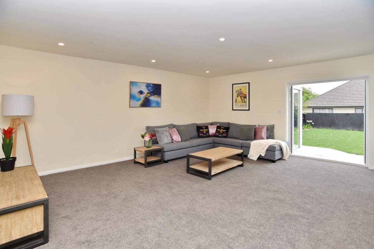 Holiday home Weston - Spacious & Family Friendly - Bookahome Christchurch