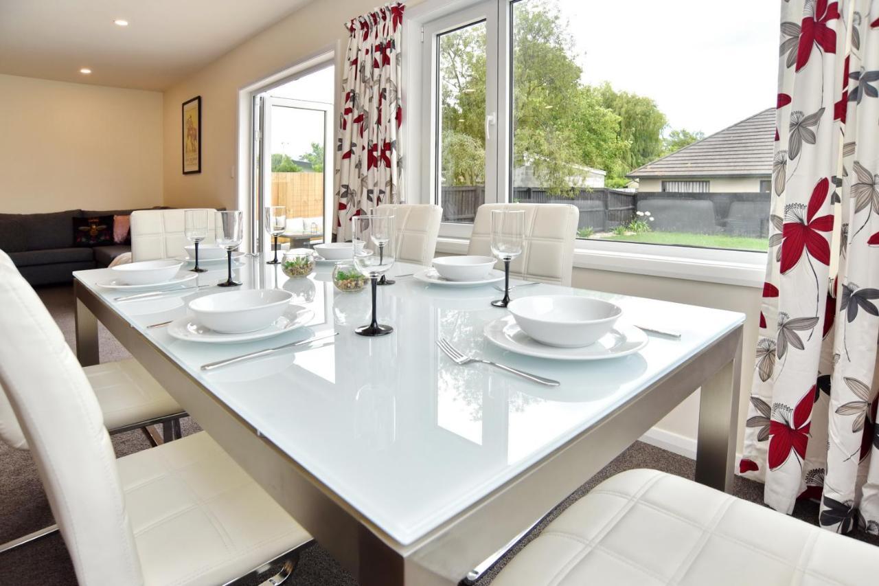 Weston - Spacious & Family Friendly - Bookahome Holiday home