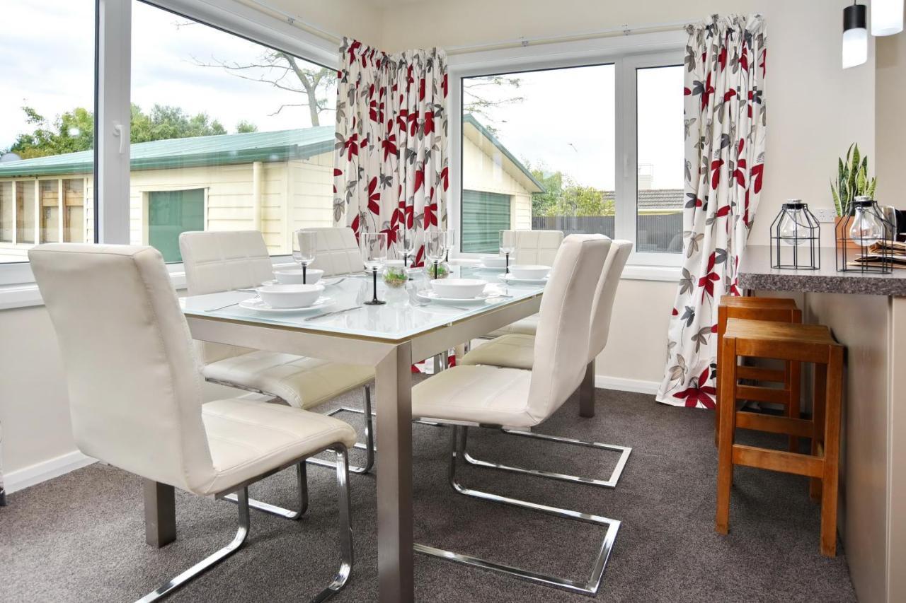 Weston - Spacious & Family Friendly - Bookahome *