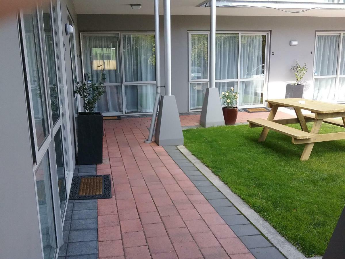 306 Motel 4*