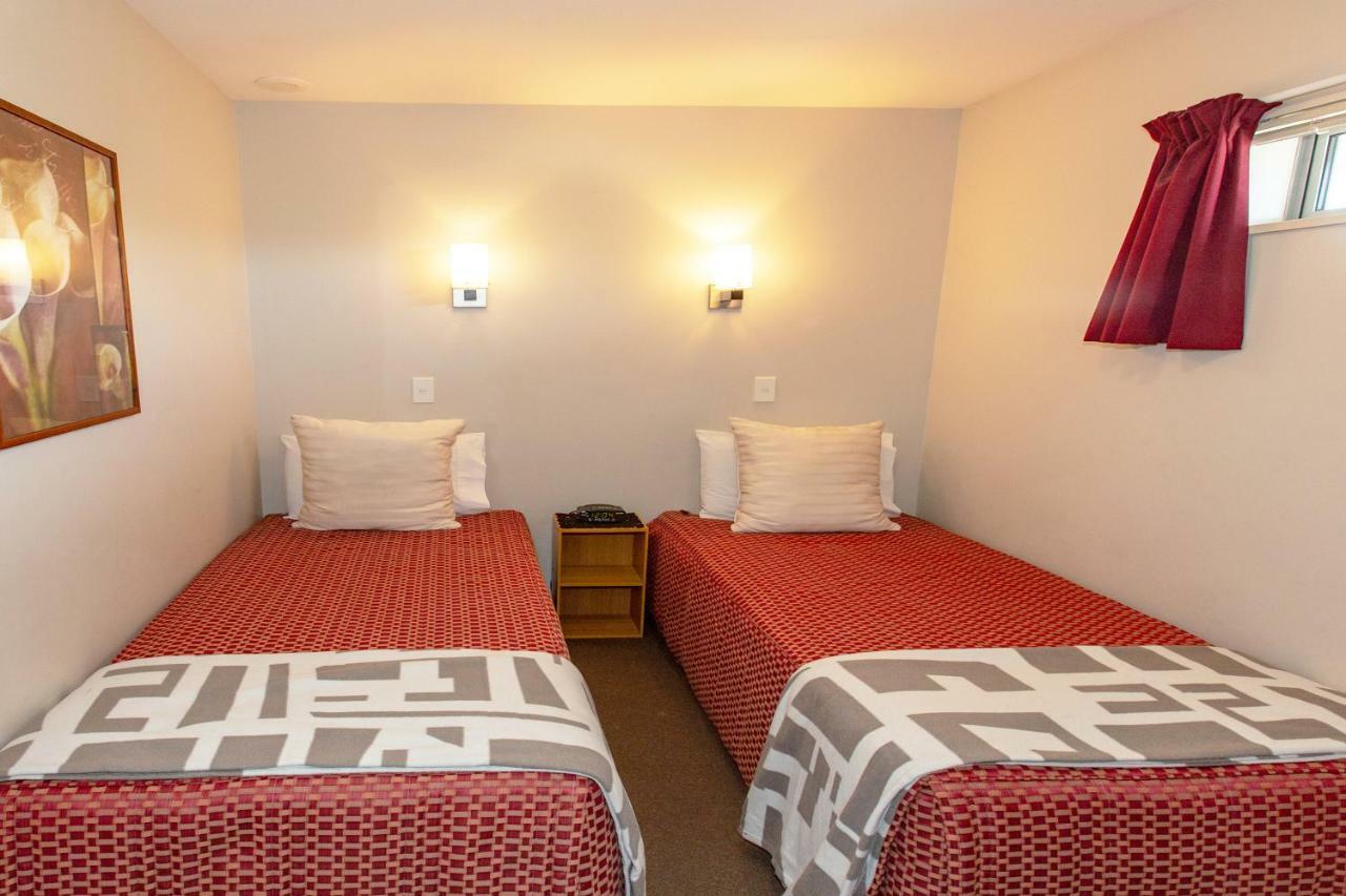 Cranford Oak Motel 4*