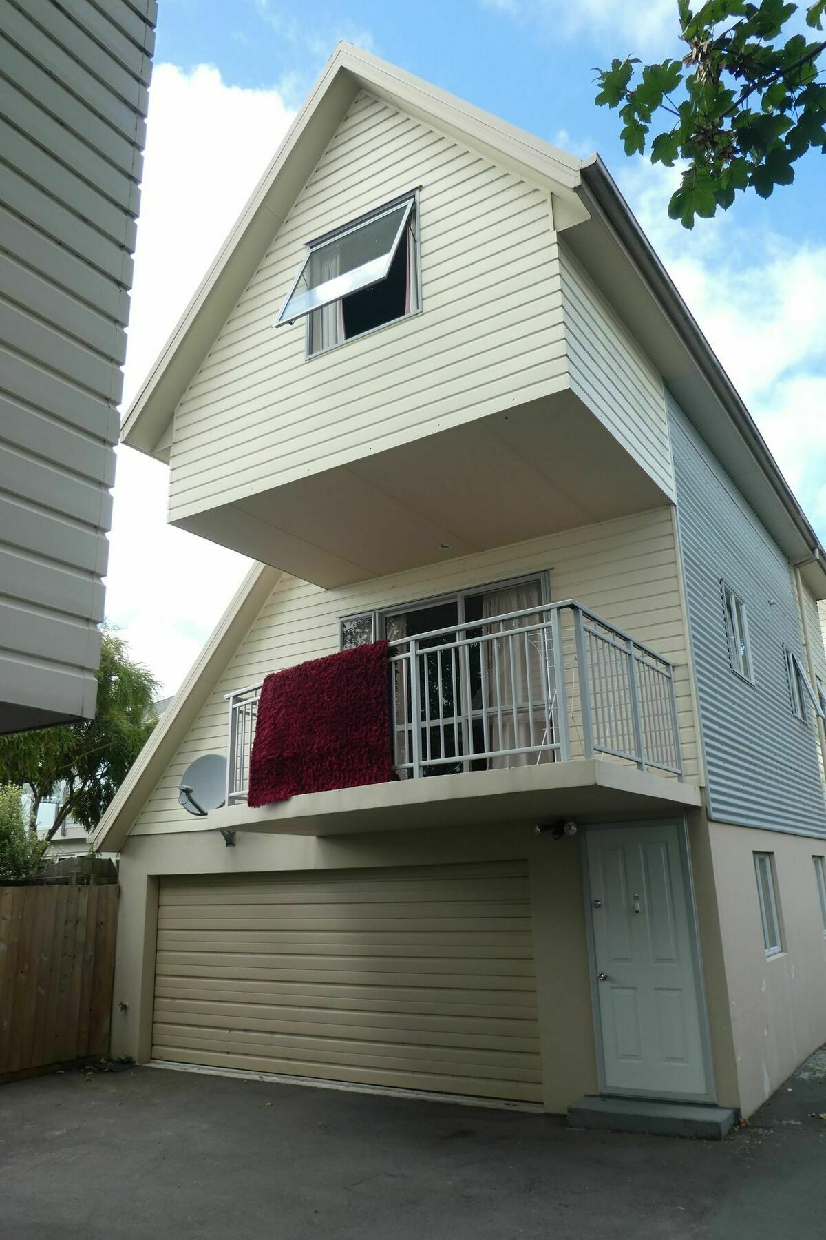 Townhouse Near Town Apartment *