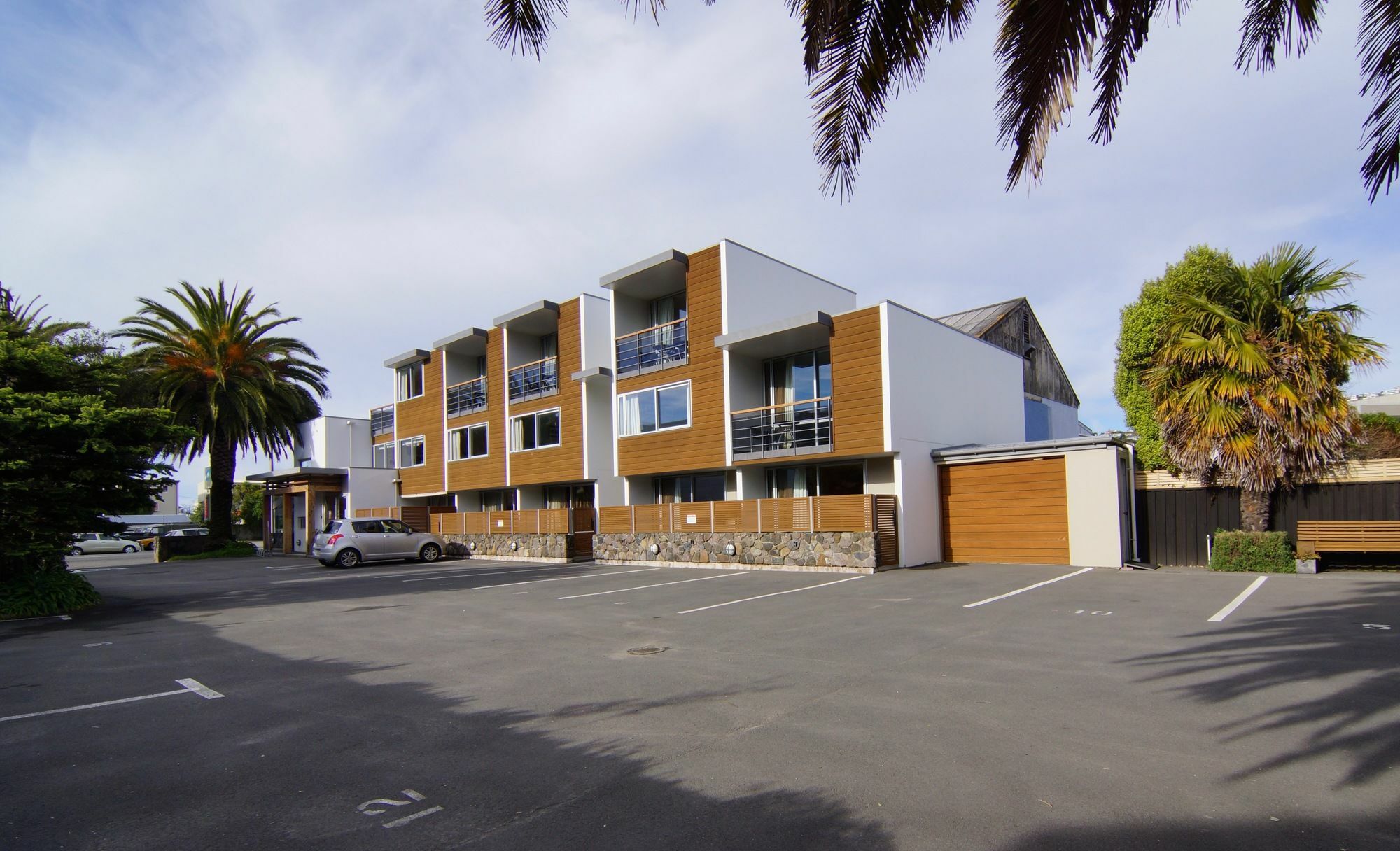 Sumner Bay Motel 4*