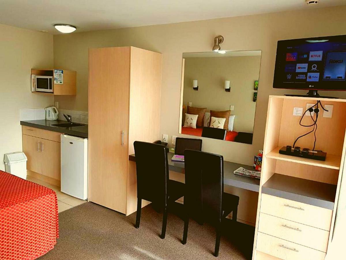 Motel Cranford Oak