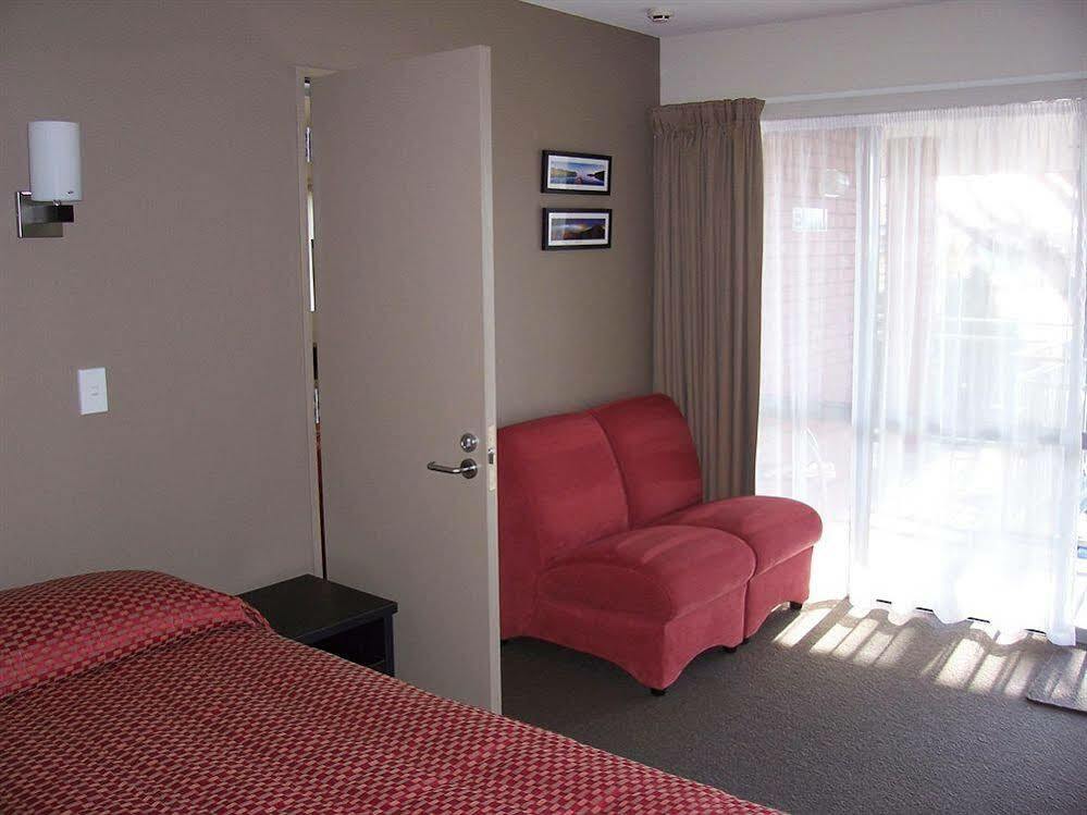 Cranford Oak Motel