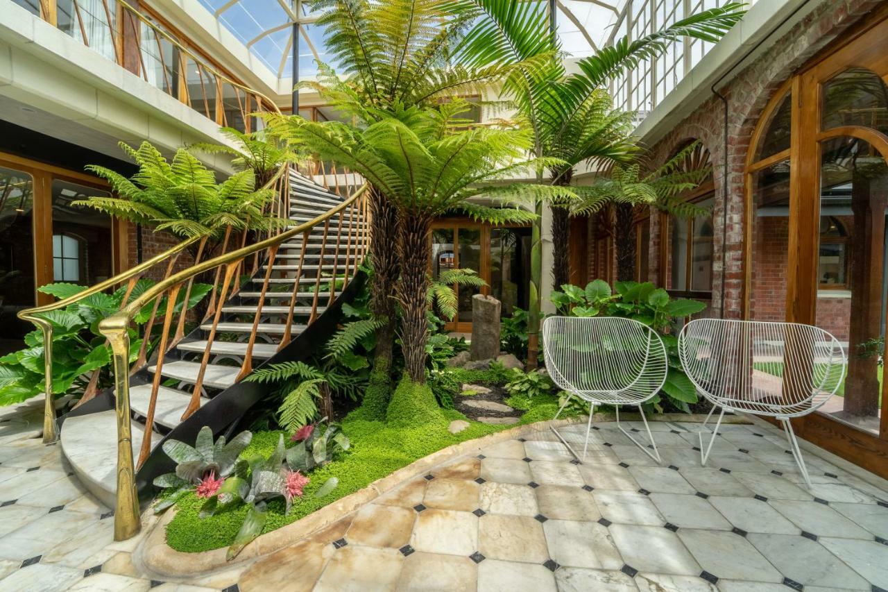 A Grand Design - The Britten Stables - V1000 Workshop Guest house *