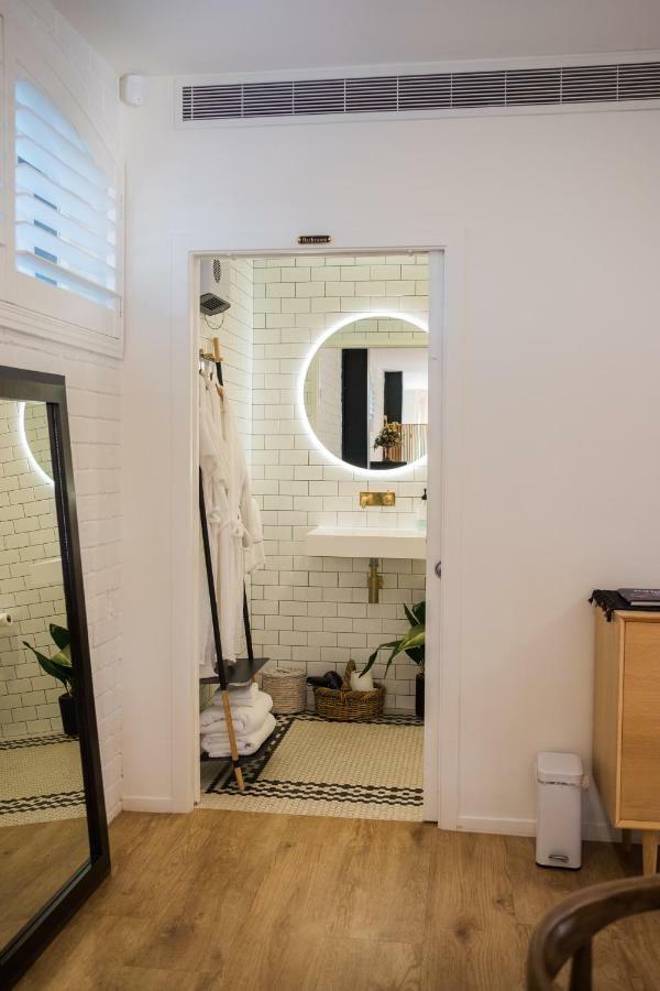 A Grand Design - The Britten Stables - V1000 Workshop Guest house *