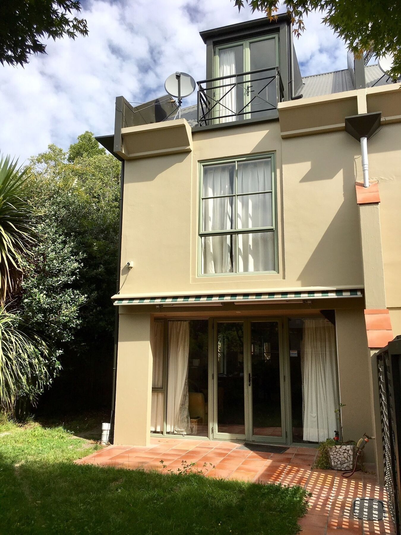 Simple In A Great Location Apartment *
