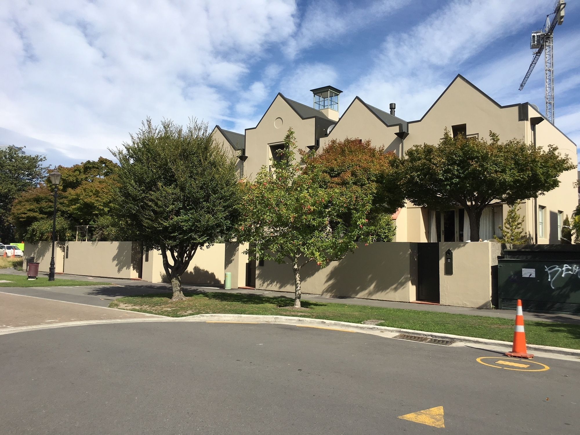 Apartment Simple In A Great Location *