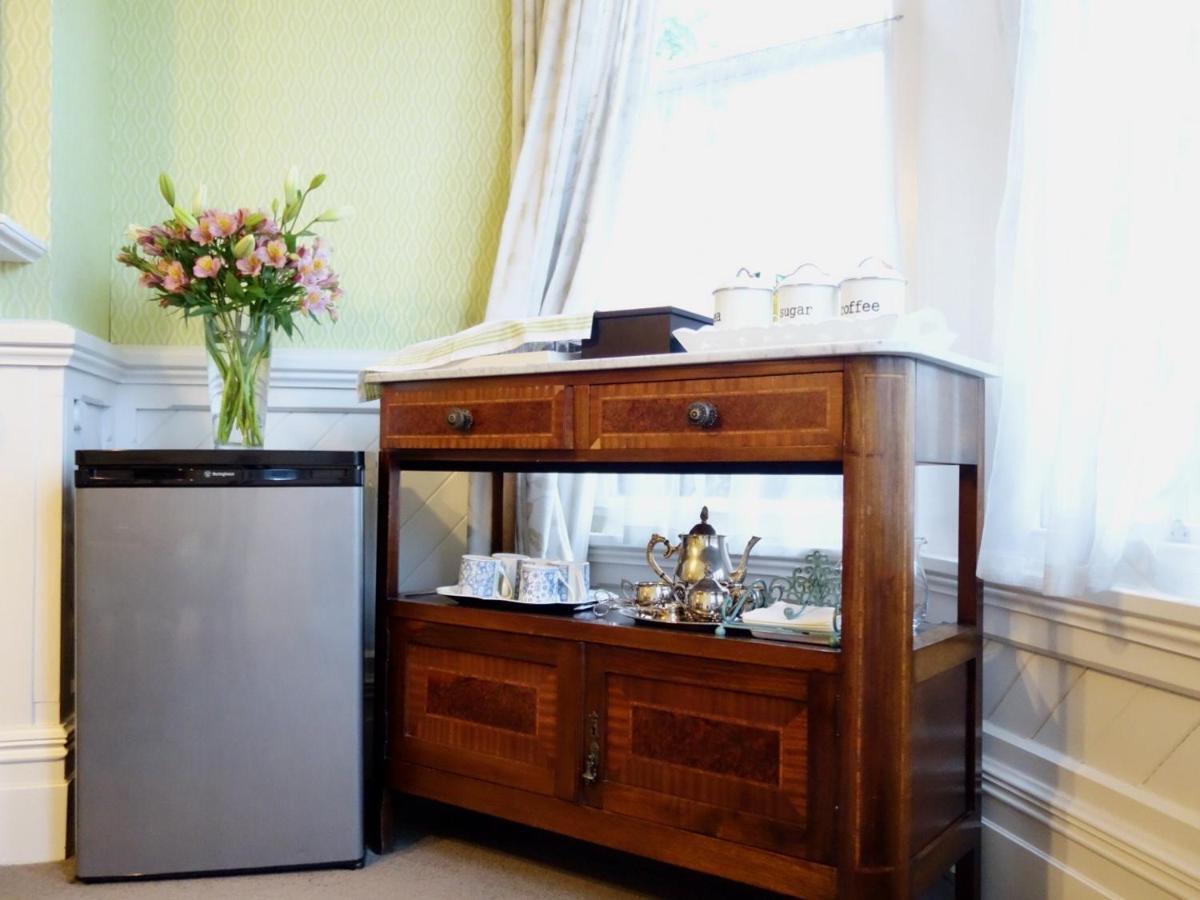 Holly Manor - The Historic Gallery *