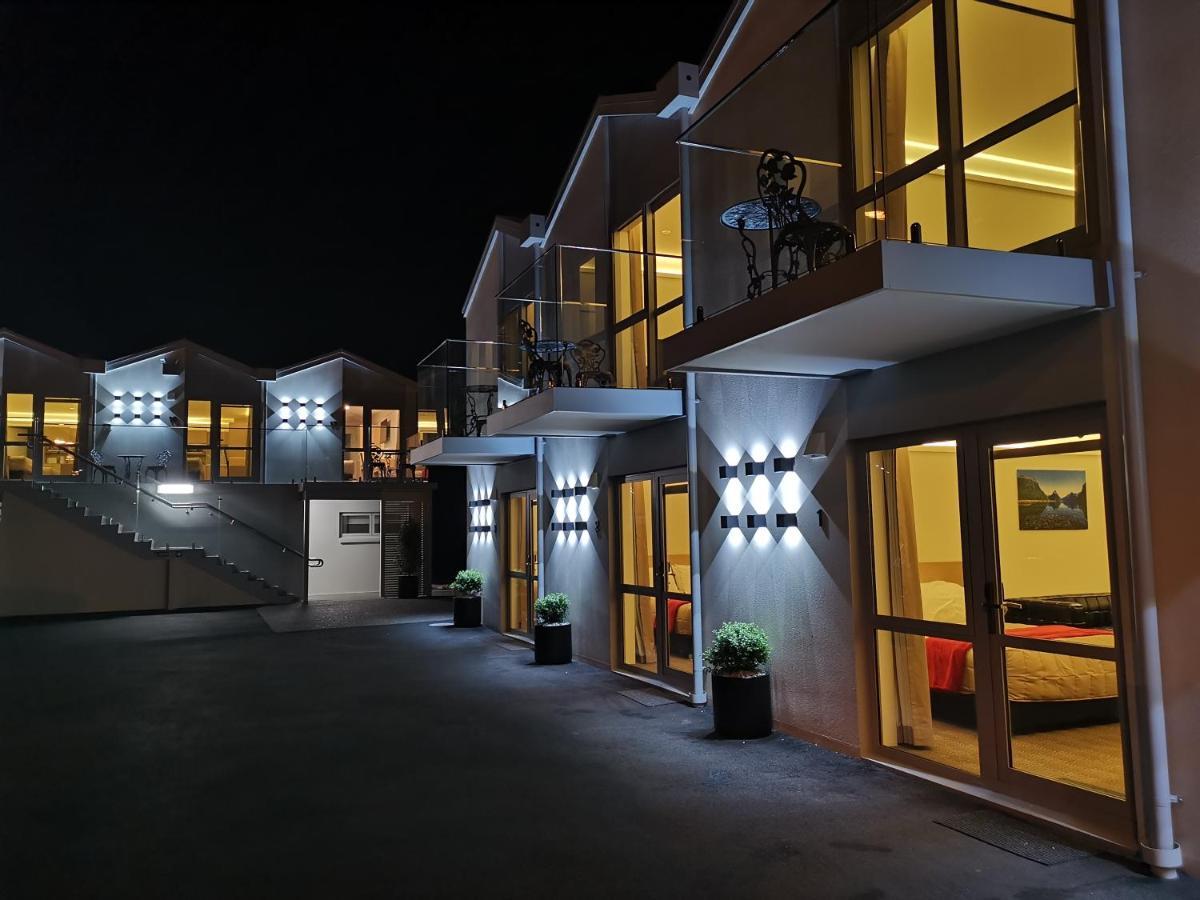 V Motel 4*
