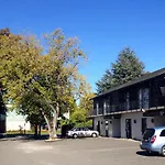 Academy Motor Lodge