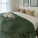 Indulge In Christchurch Hagley Park 2 Bed 2 Bath