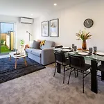 The Happy Hideaway 2 Bed 2 Bath